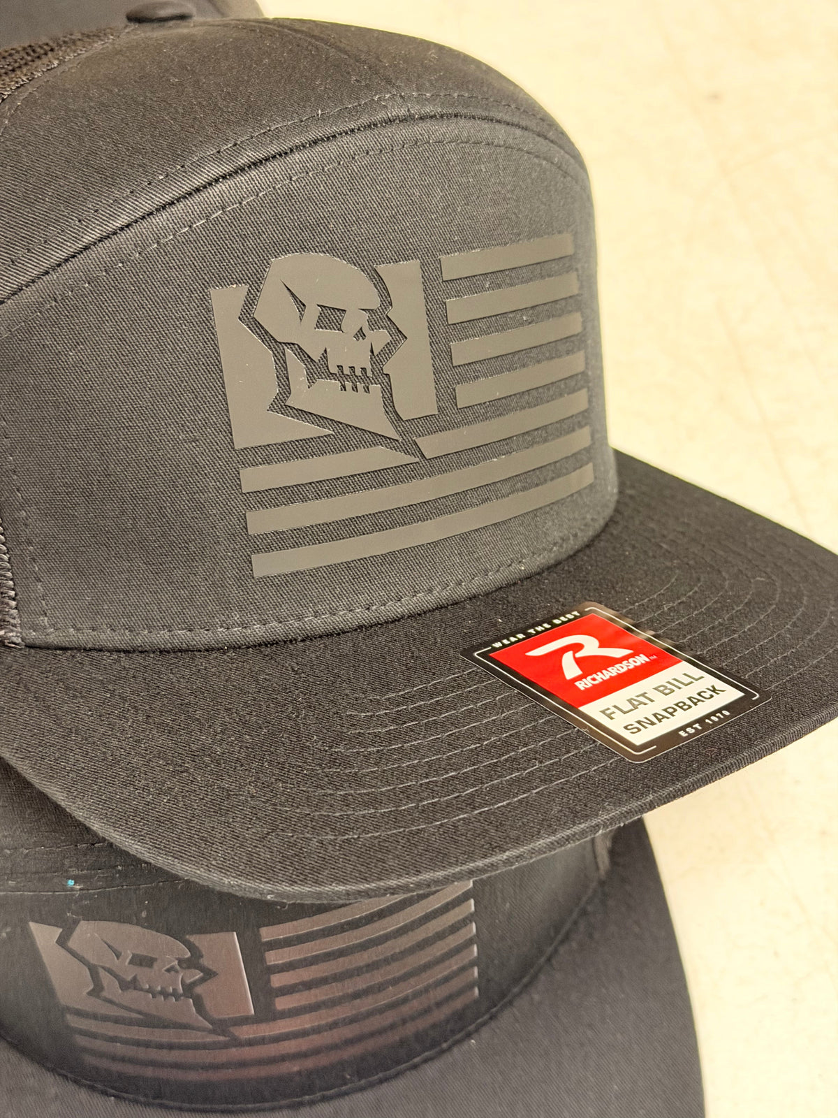 BEARD SKULL FLAG | Flat Brim Snapback Hat