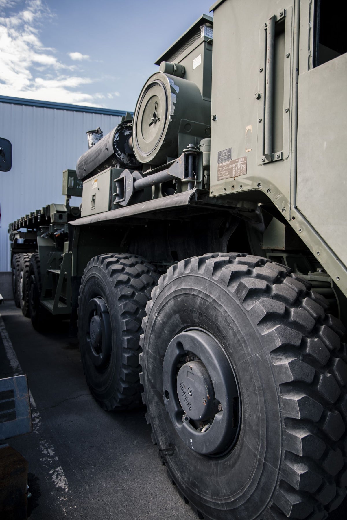 Oshkosh LVSR 10x10 (2) - 12