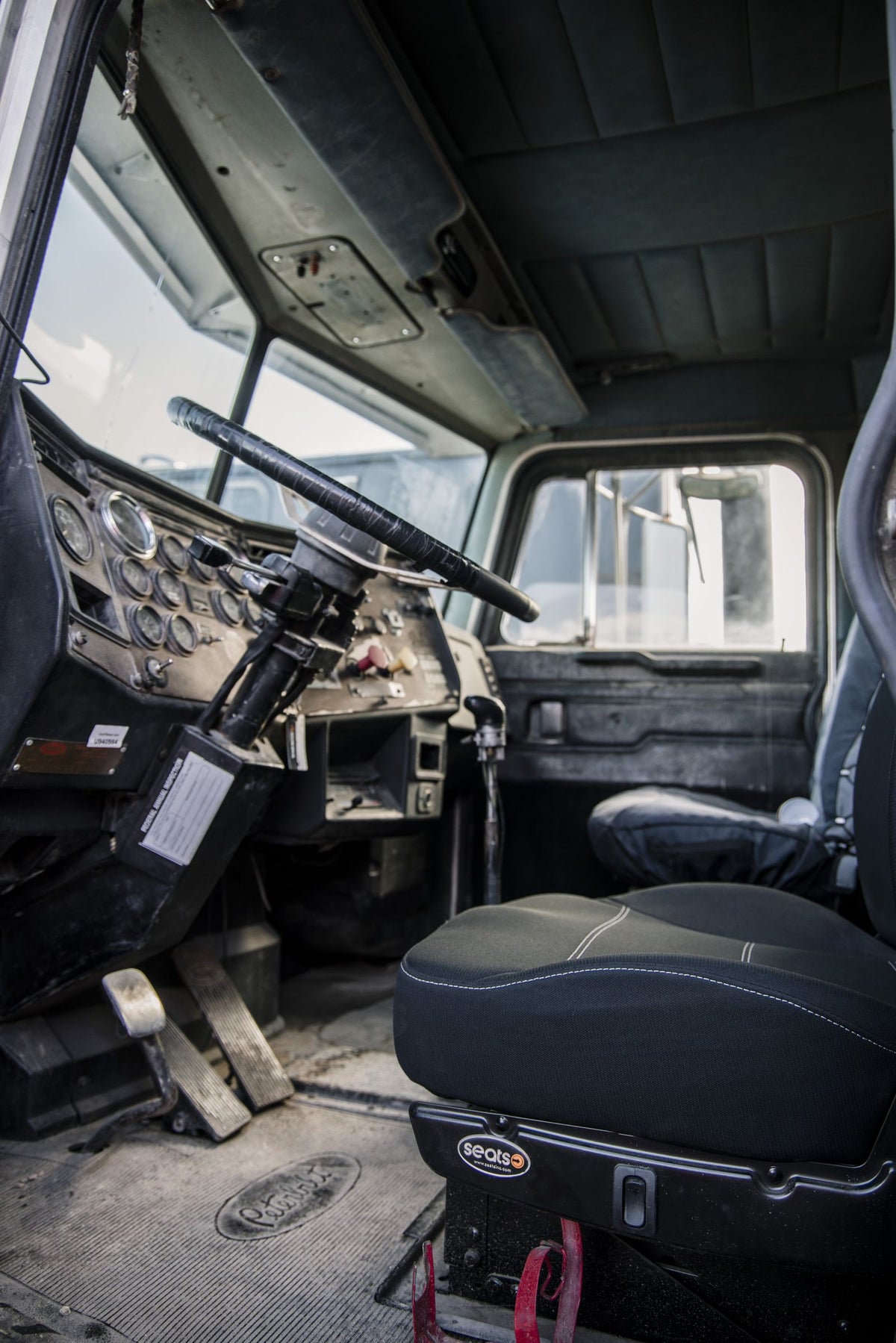 1988 Ford CL9000 Cabover - 14