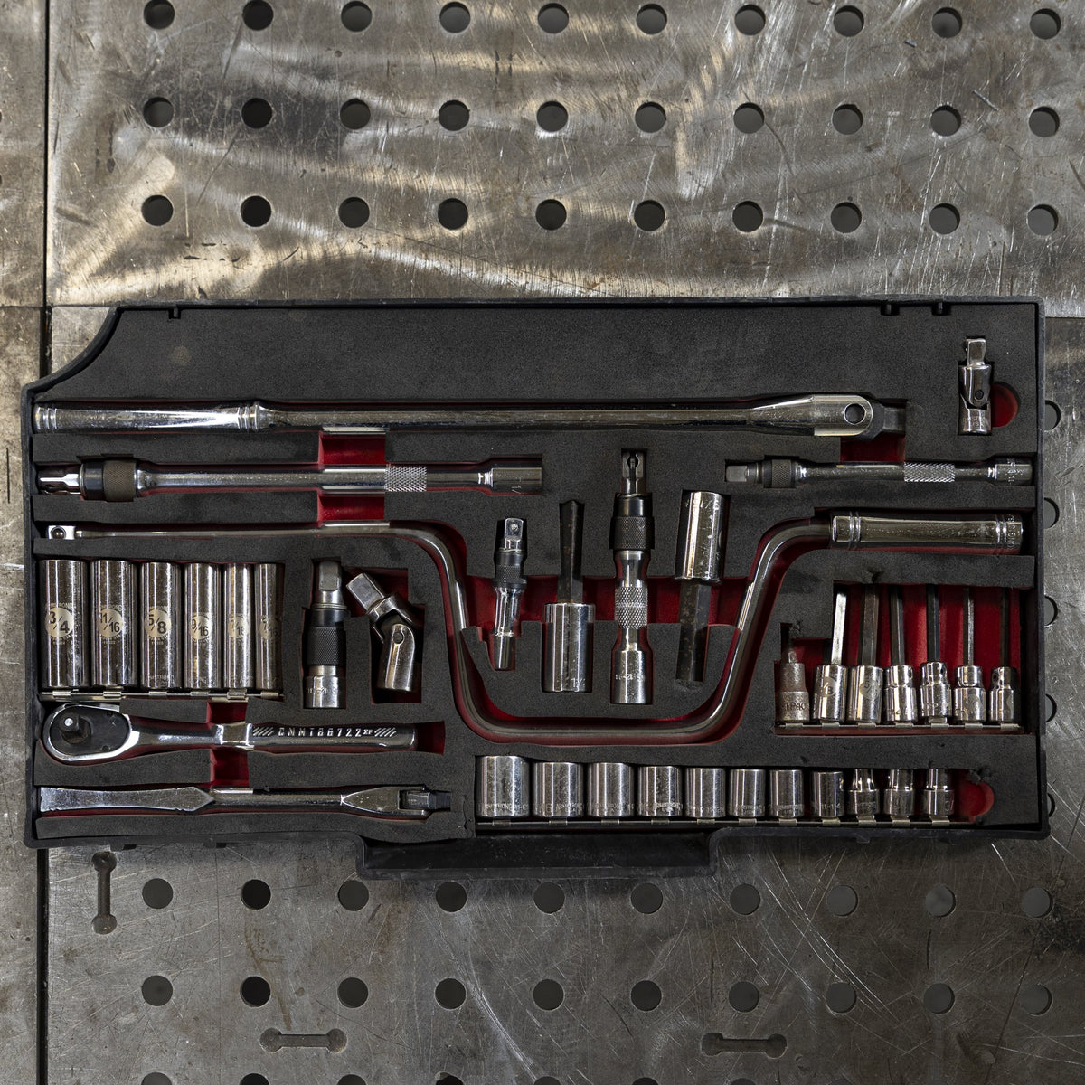Tool tray with ratchets and sockets